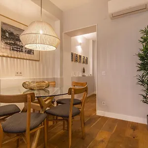https://upscale-modern-2bdr-apartment.hotels-lisbon-portugal.com